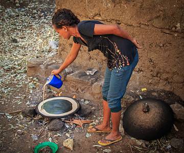 AJR-3397 Making Injera