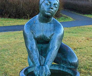 AJR-4975 Laugardalur Washing Pools Statue