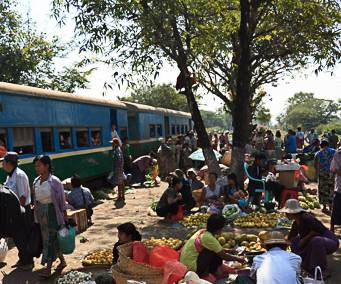 AJR-5971 Market at Dea Nyin Gone Station