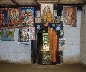 AJR-5061 Sri Sri Auniati Satra, Majuli