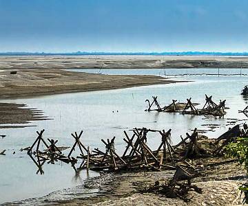 AJR-5117 Fishing Nets on the Brahmaputra