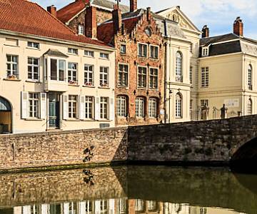 BRU-2815 Speigelrei canal reflections