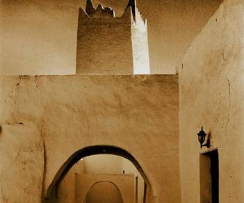 lib02bw-02 Street leading to Mosque in Ghadames