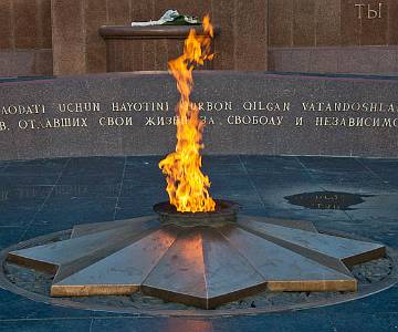 IMG-6212 Eternal flame, war memorial, Tashkent, Uzbekistan